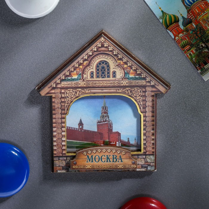 Магнит в форме домика «Москва»