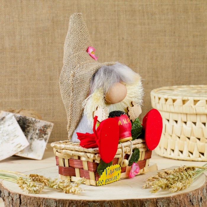 Оберег Домовой Андрейка на сундуке с икрой 20см 10240/2