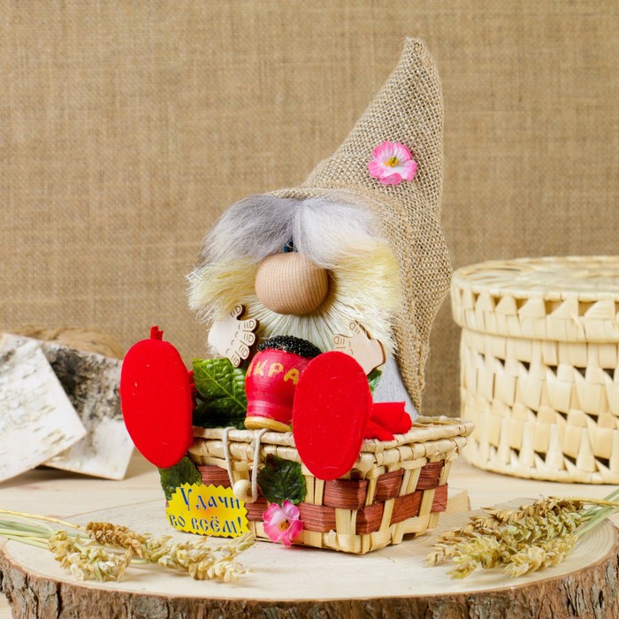 Оберег Домовой Андрейка на сундуке с икрой 20см 10240/2