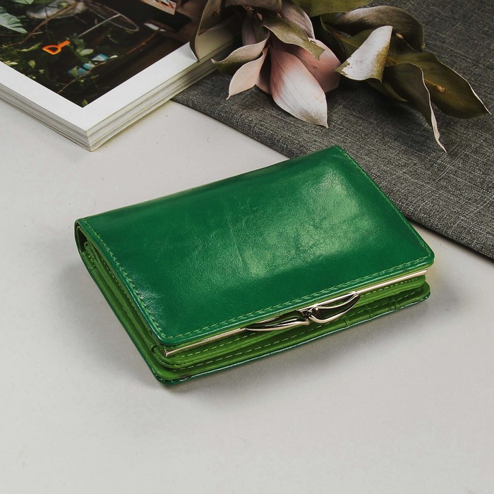 Кошелёк женский "Глянец", 1 отдел, 2 отдела на рамке, отдел для кредиток, цвет зеленый