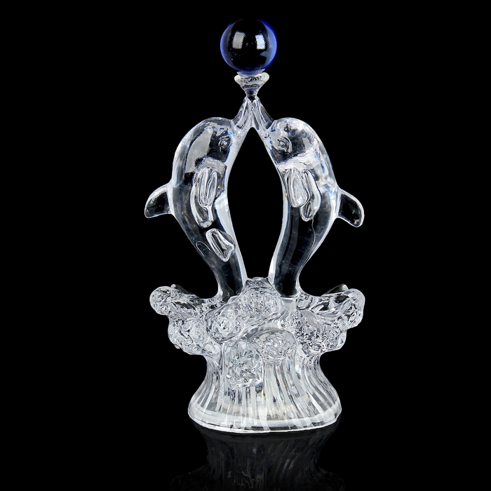 Сувенир "Два дельфина с шаром на волнах" со световой