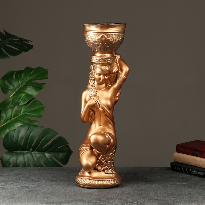 Фигурное кашпо "Сидящая девушка"