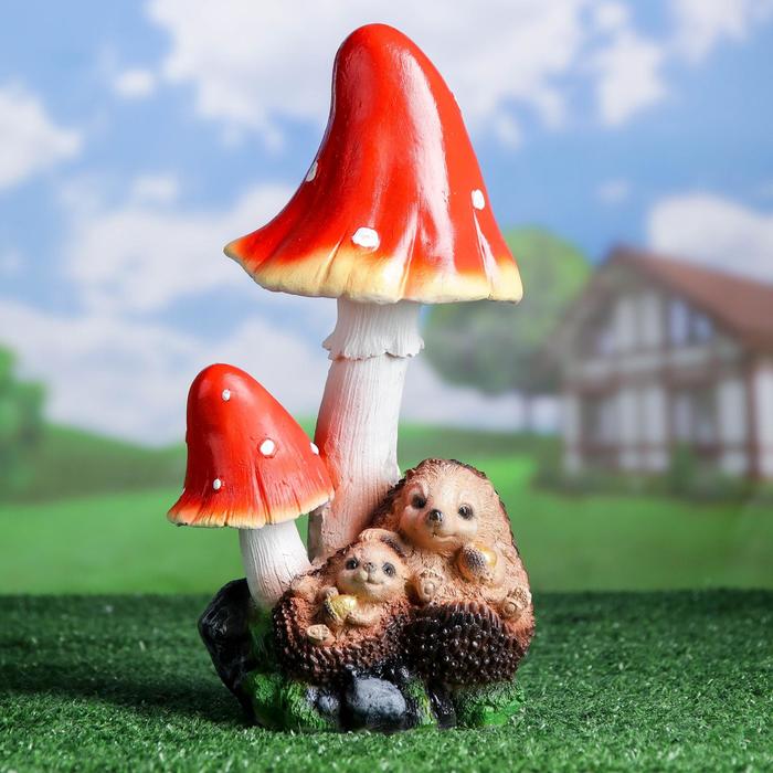 Садовая фигура Ежи под грибами 15х16х31см