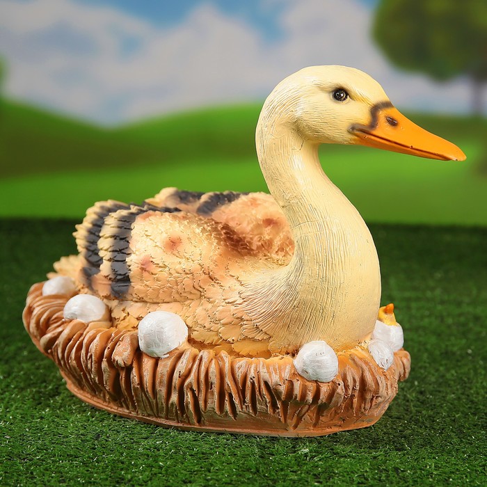 Садовая фигура "Утка в гнезде"