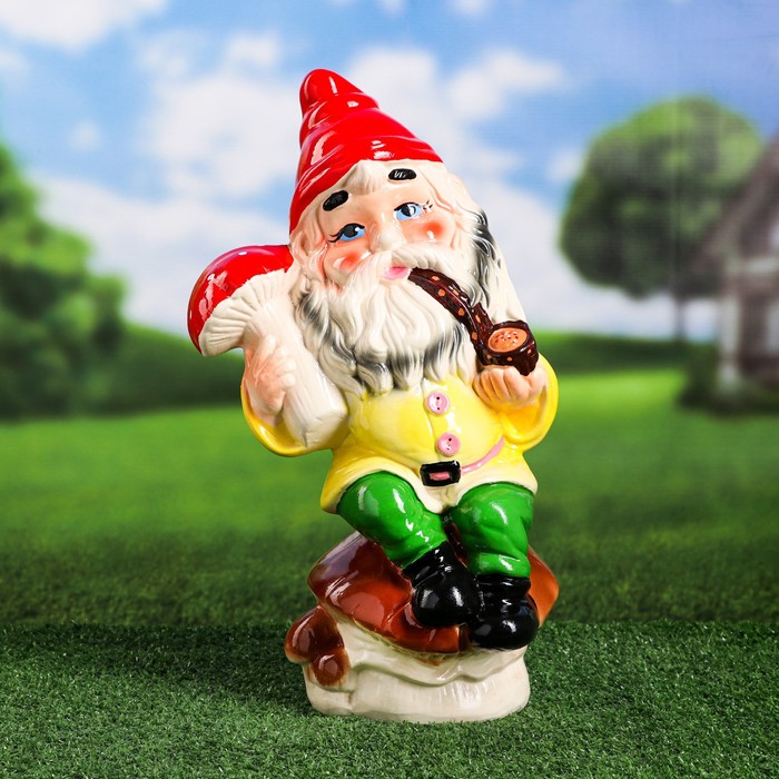 Садовая фигура "Гном на грибе", с трубкой, микс, 40 см