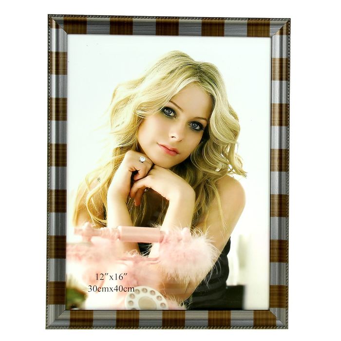 Фоторамка "Клетка с резными краями" 30х40 см