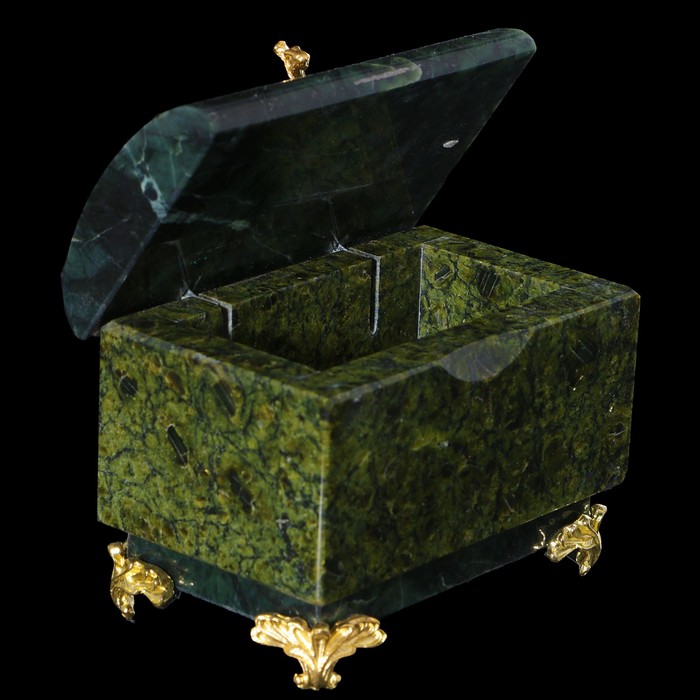 Шкатулка-сундук, на ножках, с ящеркой, малый, змеевик