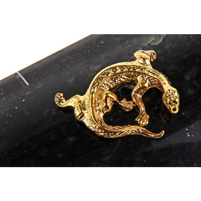 Шкатулка-сундук, на ножках, с ящеркой, малый, змеевик