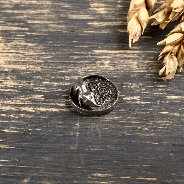 Сувенир "Мышь на миллионе рублей"