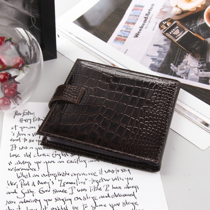Визитница на кнопке, 2 ряда, 16 листов, крокодил, цвет коричневый