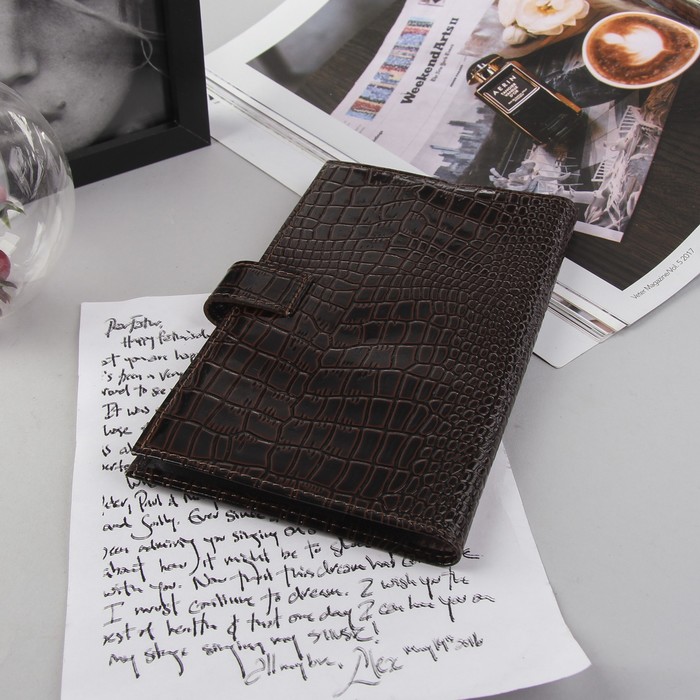 Визитница на кнопке, 3 ряда, 24 листа, крокодил, цвет коричневый