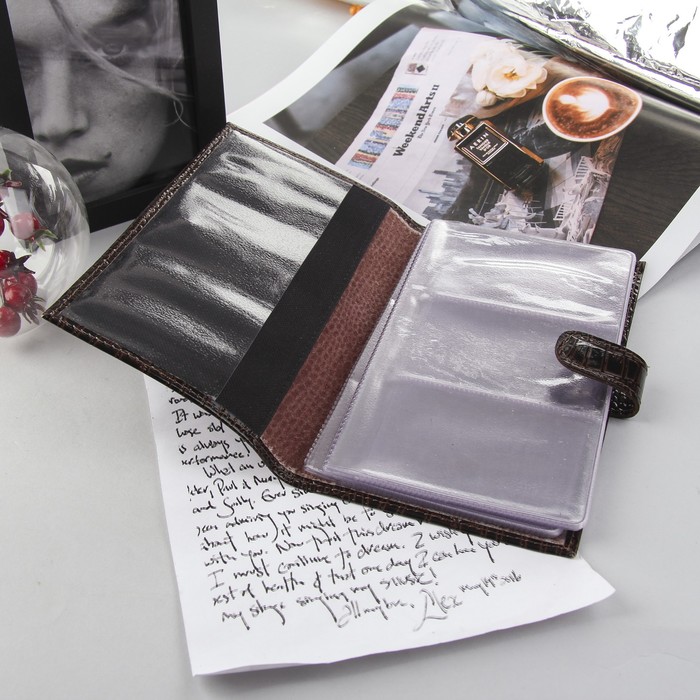 Визитница на кнопке, 3 ряда, 24 листа, крокодил, цвет коричневый