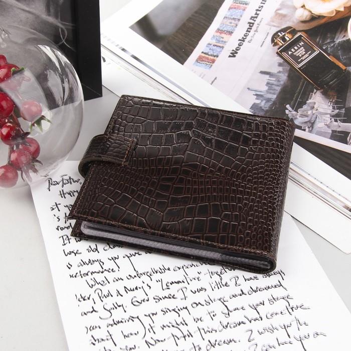 Визитница на кнопке, 2 ряда, 24 листа, крокодил, цвет коричневый