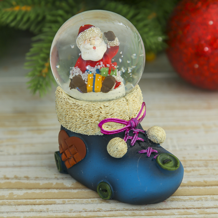 Сувенир - снежный шар водяной "Дед Мороз в башмаке"
