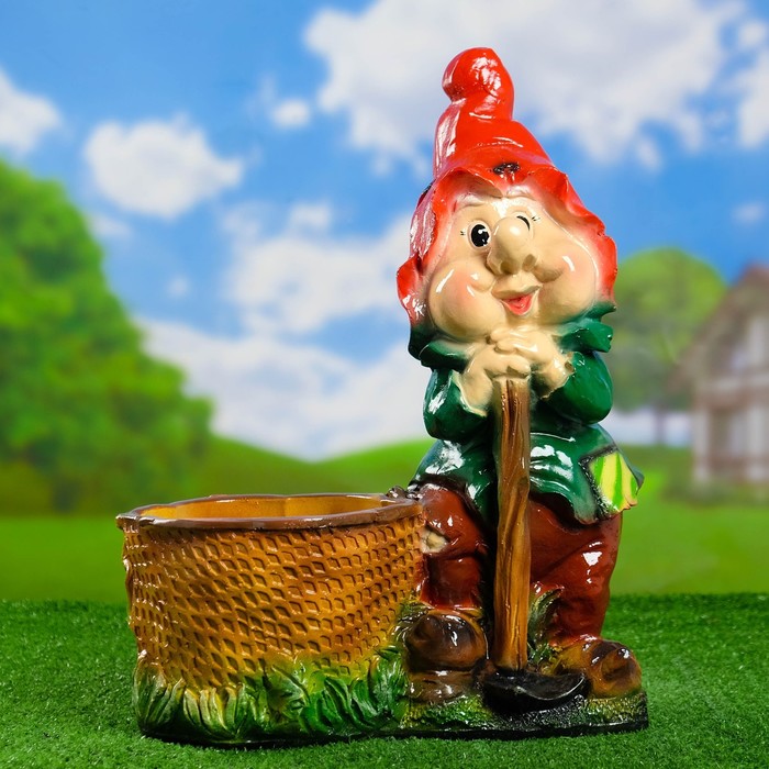 Садовая фигура "Гном с кашпо"