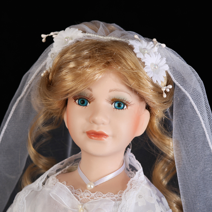 Кукла коллекционная "Невеста Агнесса с букетом"