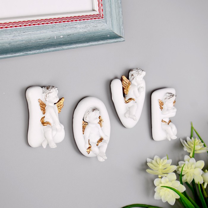 Магнит "Ангелок в букве" золотистый, МИКС