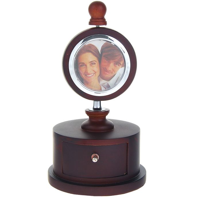 Часы настольные серии Дерево, Круг ( фото) на подставке с ящичком,9,5*18,5см сосна мдф