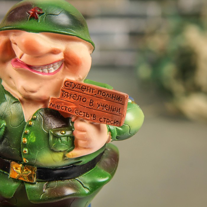 Сувенир "Солдат с табличкой"