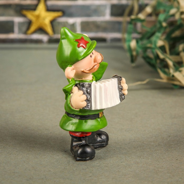 Сувенир "Солдат с гармонью"