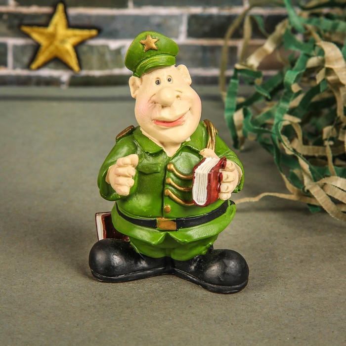 Сувенир "Капитан с книгой"