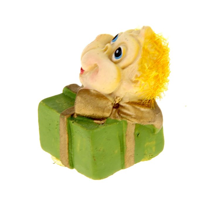 Сувенир "Обезьянка Соня с подарком" бархатный, МИКС