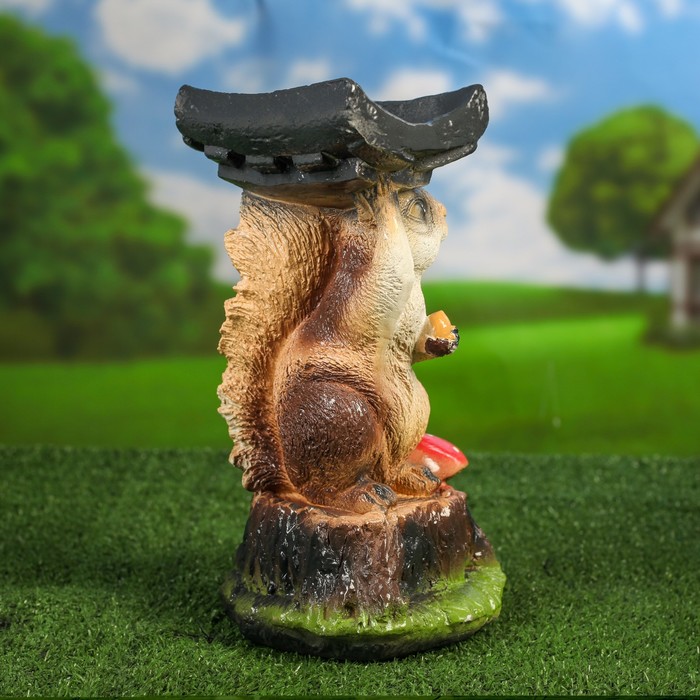 Садовая фигура "Белка на пне с корой" микс