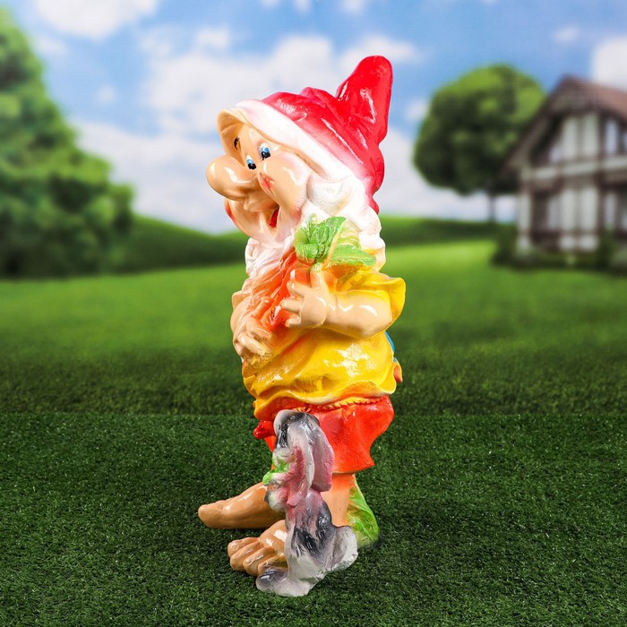 Садовая фигура "Гном с морковкой", фиолетовый кафтан, 46 см