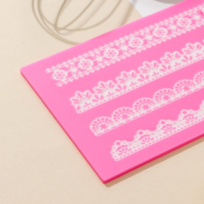 фото Силиконовый коврик для айсинга доляна «узкие полосы», 40×12 см, цвет розовый
