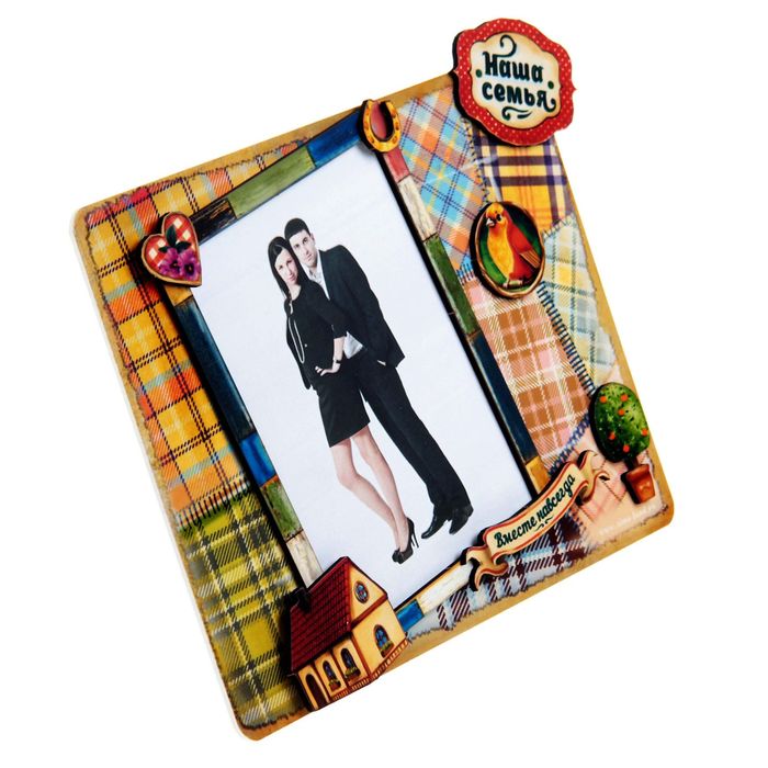 Фоторамка с декоративными элементами "Наша семья"