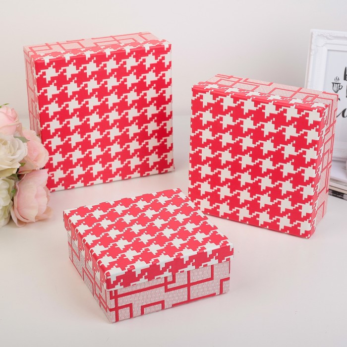 Набор коробок 3в1 "Геометрия", красный, 20 х 20 х 9,5 - 15,5 х 15,5 х 7 см