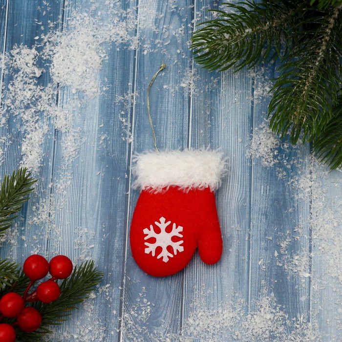 Мягкая подвеска Пушистая варежка со снежинкой 8х6 см, красный мягкая подвеска варежка со снежинкой 9 11 см голубой
