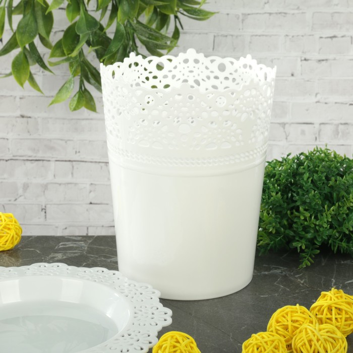 Кашпо d=11,5 см "Ажур" 700 мл, с подставкой, цвет белый