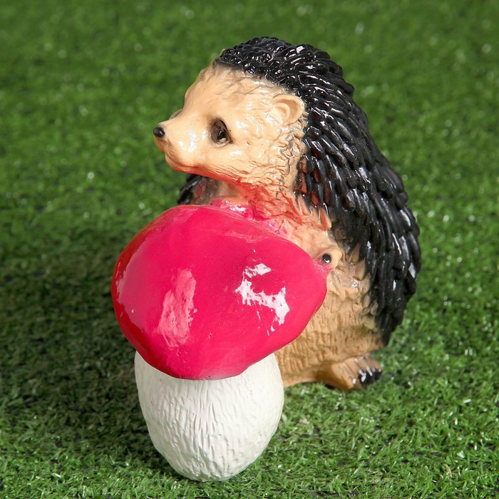 Садовая фигура "Еж c грибочком"