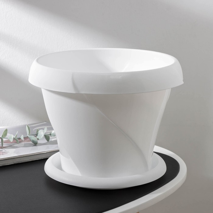 Кашпо с поддонником 5,4 л "Флориана", d=27 см, цвет белый
