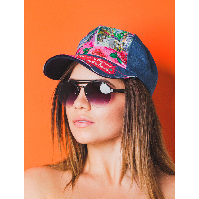 Кепка джинсовая "Вдохновение любовью" с вышивкой