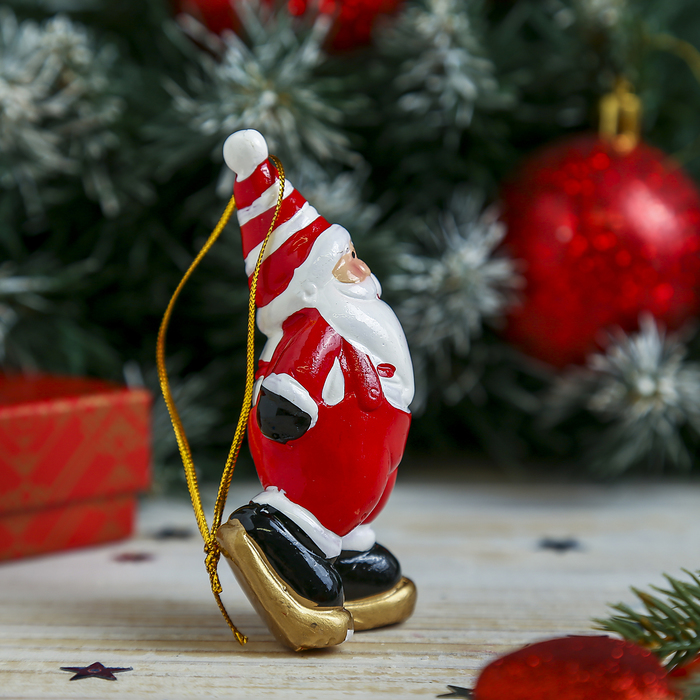 Сувенир "Дед Мороз на лыжах"