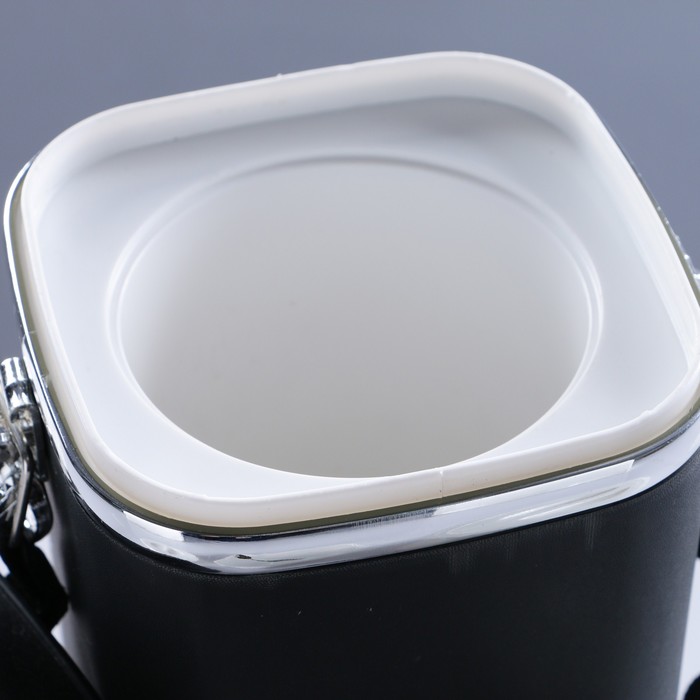 Термос суповой "Хай-тек" (внутри пластик) 1,8 л, 4 тарелки, ложка, вилка