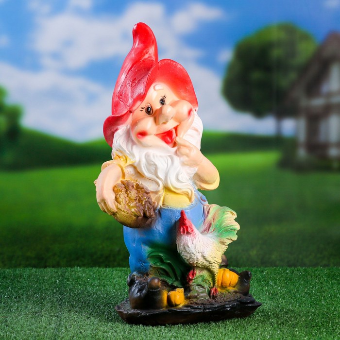 Садовая фигура "Гном с петухом" голубые штаны