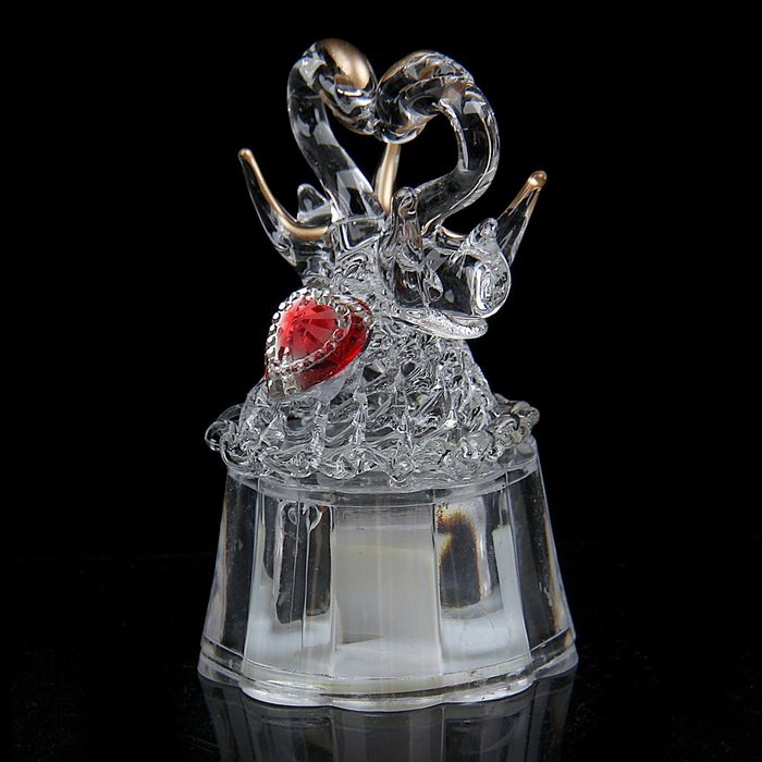 Сувенир световой "Лебеди ажурные с сердечком"