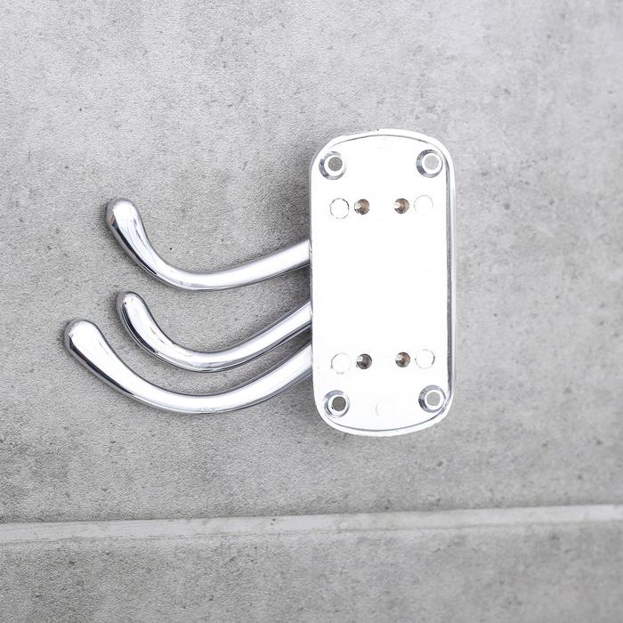 Крючок Accoona A164-3, поворотный, на планке 3 шт, хром