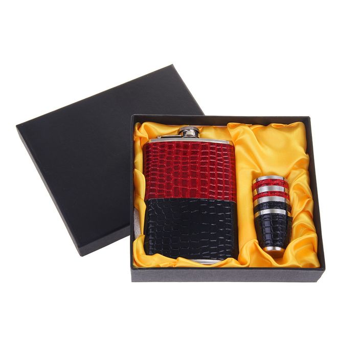 Подарочный набор 5 в 1 Black and red: фляжка 270 мл + 4 рюмки в коже