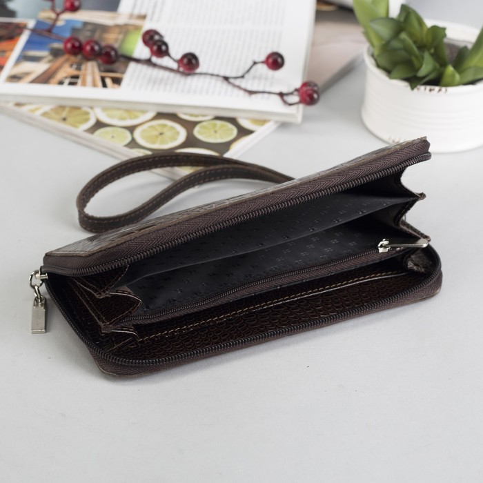 Кошелек женский на молнии, 3 отдела, коричневый крокодил