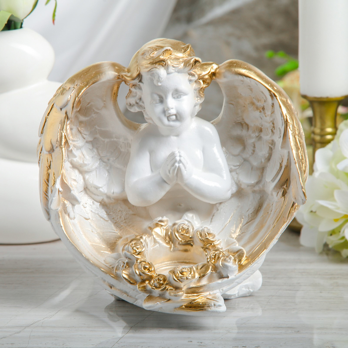 Статуэтка "Ангел с цветами" белая