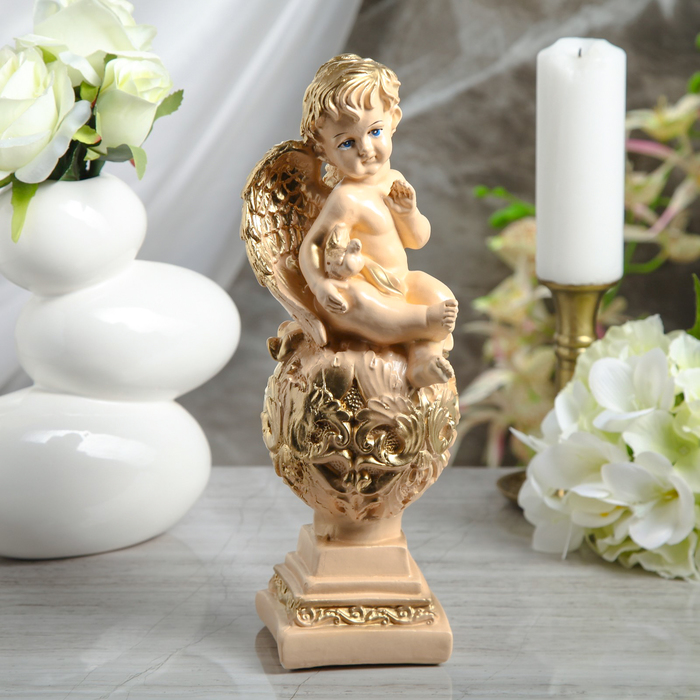 Статуэтка "Ангел на шаре с голубем"