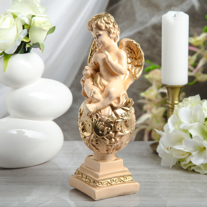 Статуэтка "Ангел на шаре с голубем"