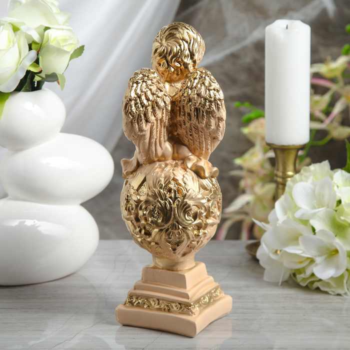 Статуэтка "Ангел на шаре с голубем"