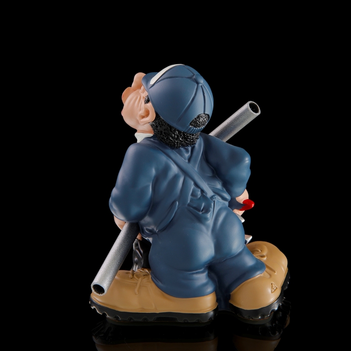 Статуэтка "Сантехник"