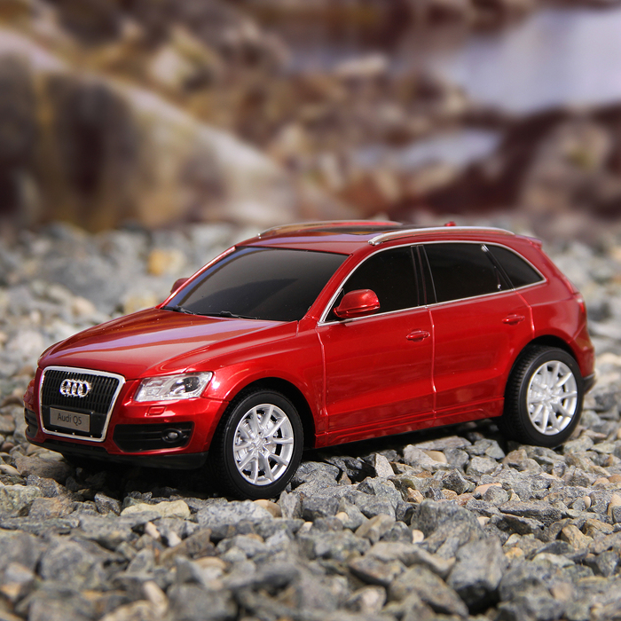 Машина радиоуправляемая "Audi Q5", работает от батареек, масштаб 1:24, световые эффекты, МИКС