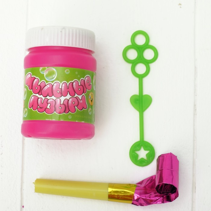 Пупс "Девочка", выдувает мыльные пузыри, дует в дудочку